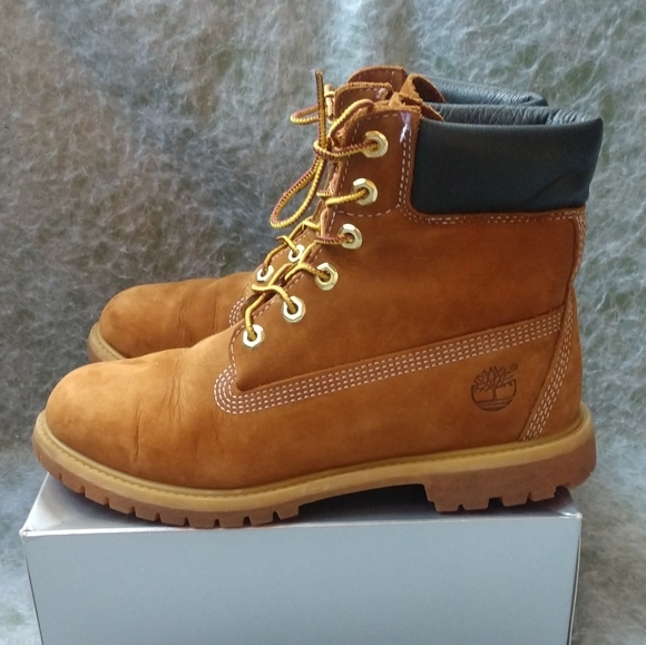 Timberland Women's 6 inch Wheat Nubuck Waterproof Boots Size 9.5 - Picture 2 of 12